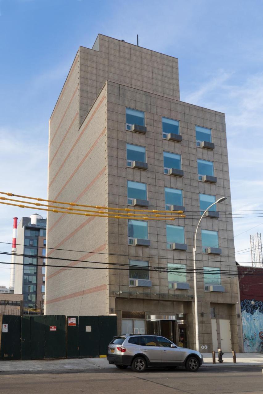 Mayfair Inn And Suites New York Exterior photo