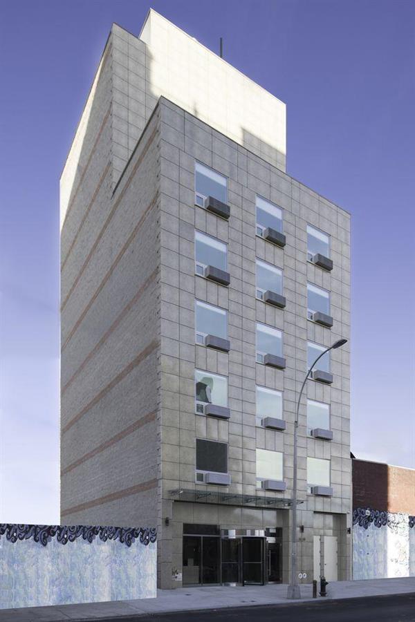 Mayfair Inn And Suites New York Exterior photo